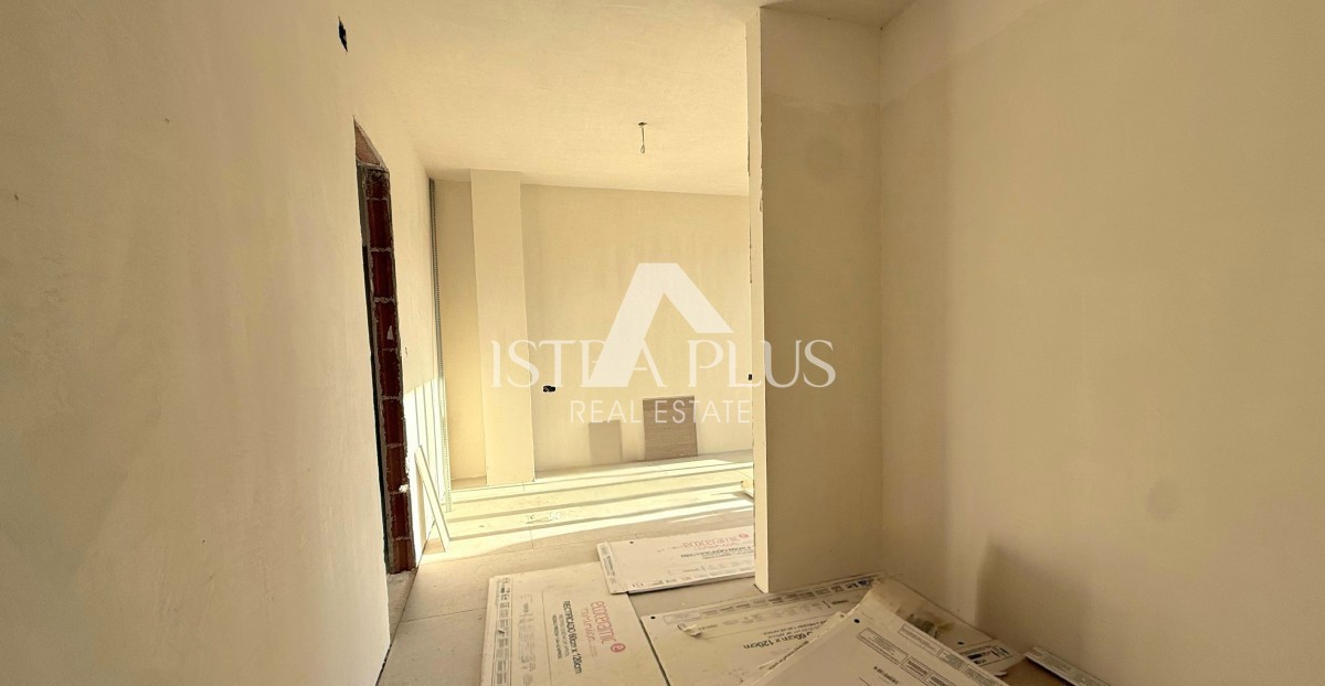 Poreč, okolica - Apartma v dveh etažah, dvorišče z bazenom, 2 KM DO MORJA!!