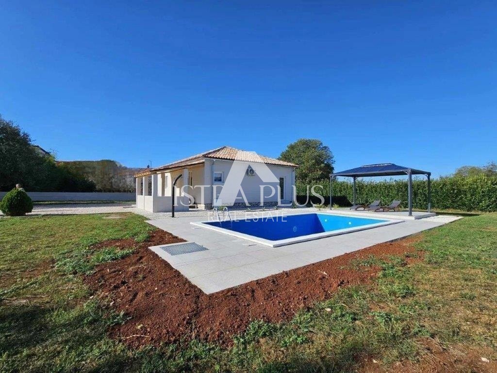 Istra, okolica Poreča - Samostojna hiša z bazenom na mirni lokaciji