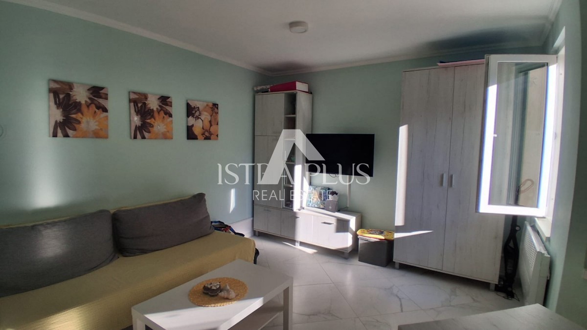 Červar Porat , stanovanje 1.kat  200m od mora