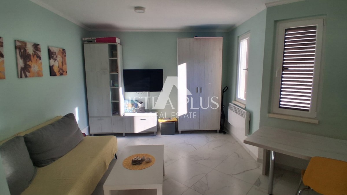 Červar Porat , stanovanje 1.kat  200m od mora