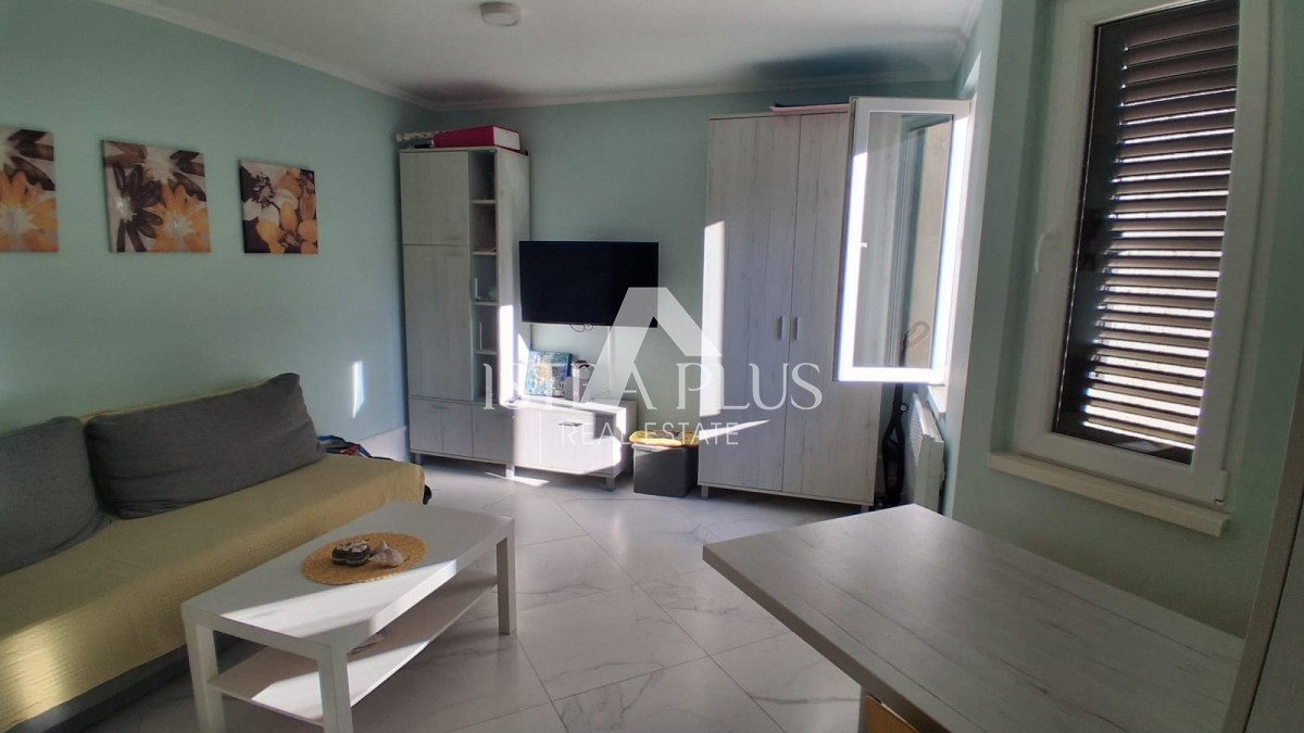 Červar Porat , stanovanje 1.kat  200m od mora