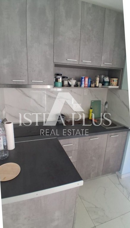 PRILOŽNOST! Červar Porat, Čudovito, praktično stanovanje v 1. nadstropju 200m od morja