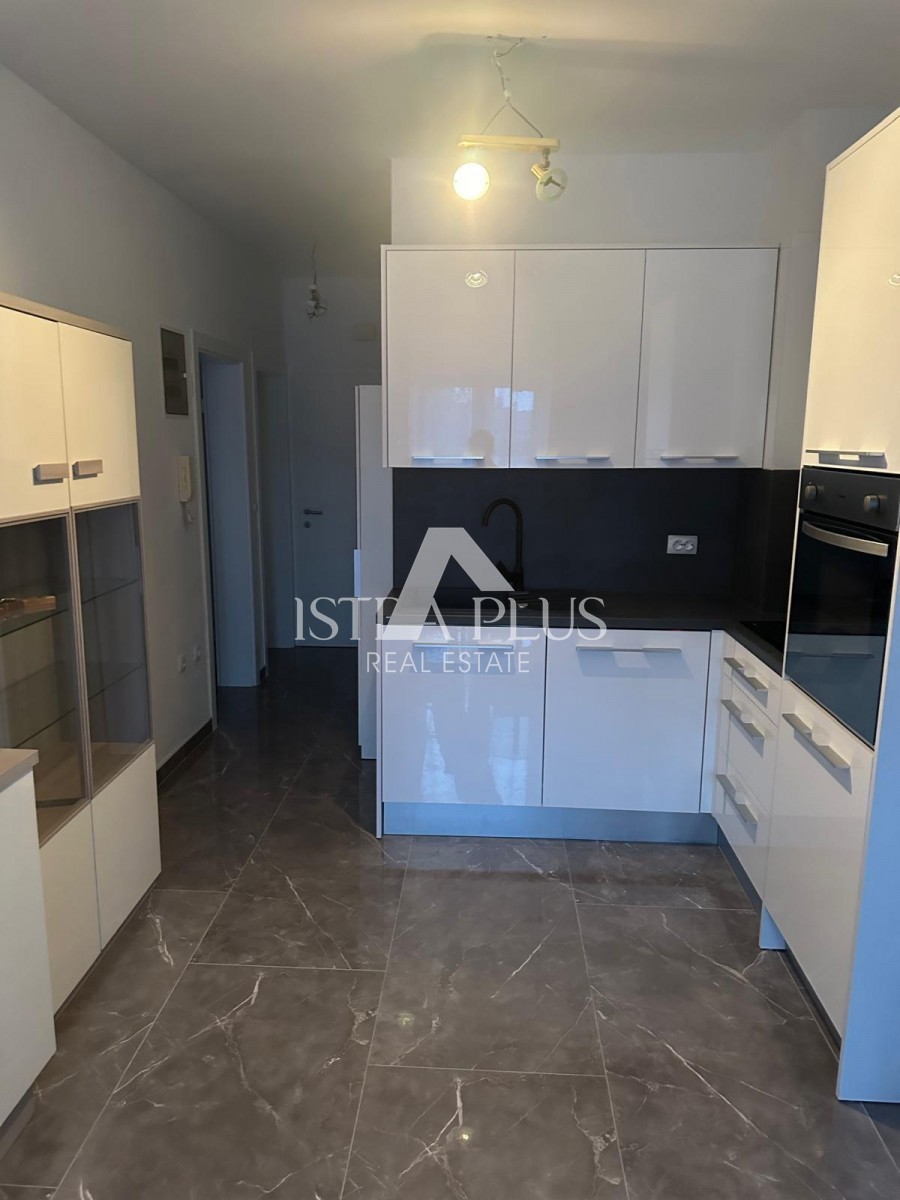 Čudovito prenovljeno stanovanje na mirni lokaciji - 2,5 km od centra Poreča in morja