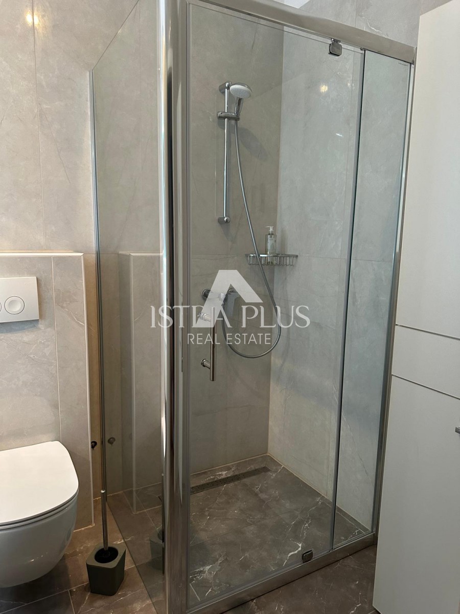 Čudovito prenovljeno stanovanje na mirni lokaciji - 2,5 km od centra Poreča in morja