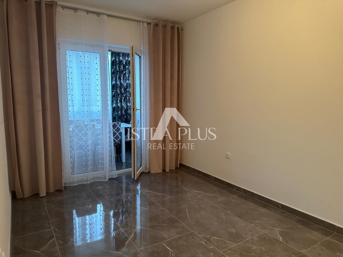 Čudovito prenovljeno stanovanje na mirni lokaciji - 2,5 km od centra Poreča in morja