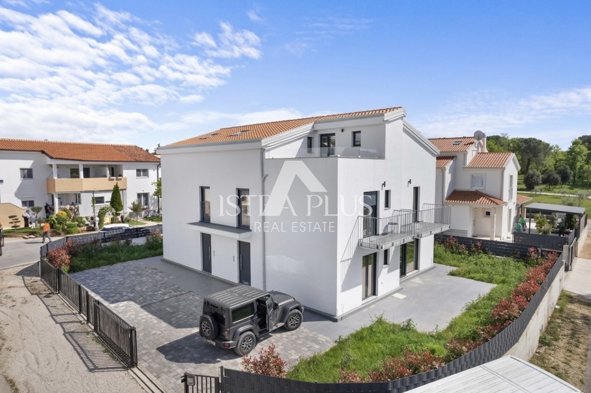 Istra, Poreč - moderna novogradnja, pol samostojna hiša v bližini centra Poreča!!