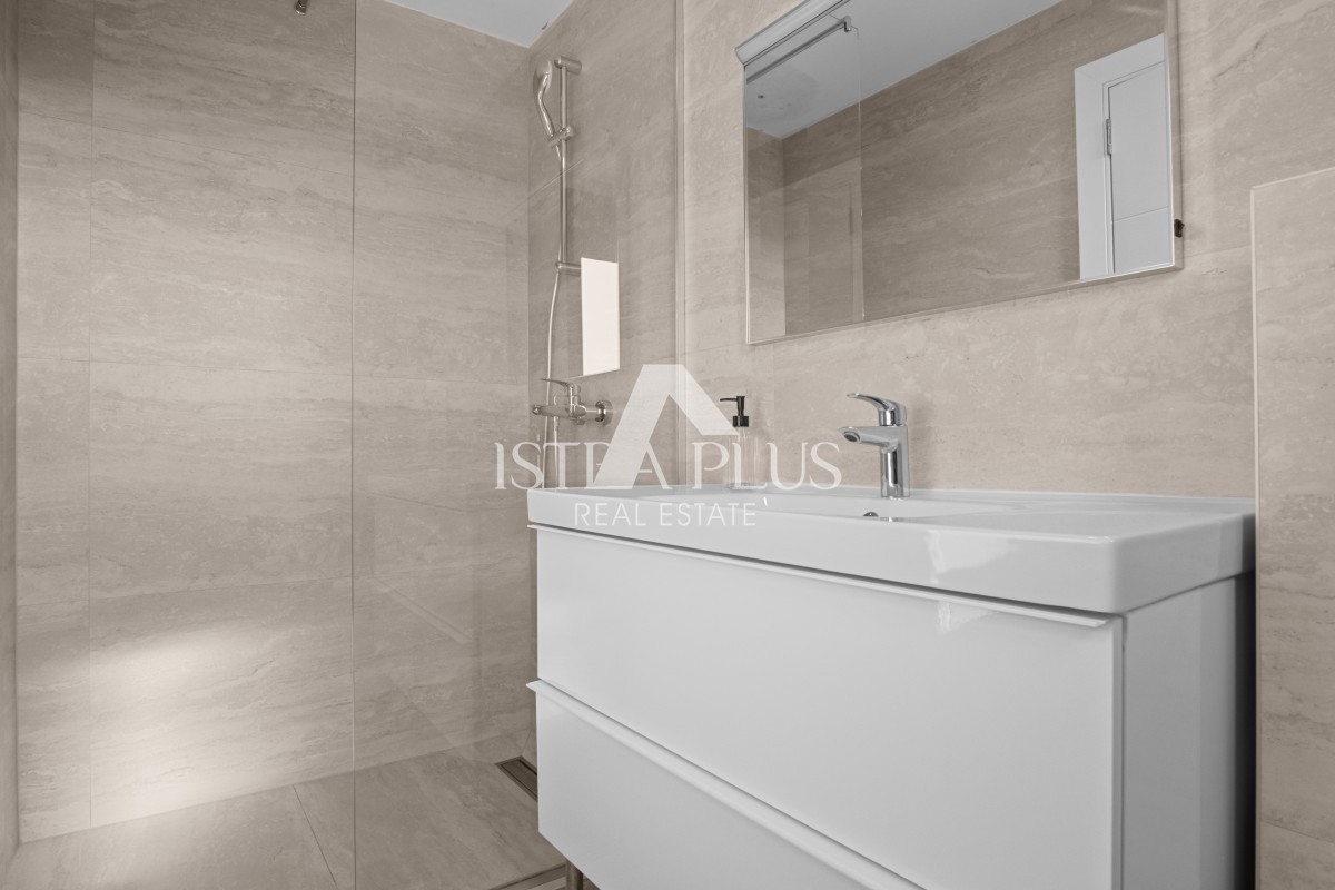 Istra, Poreč - moderna novogradnja, pol samostojna hiša v bližini centra Poreča!!