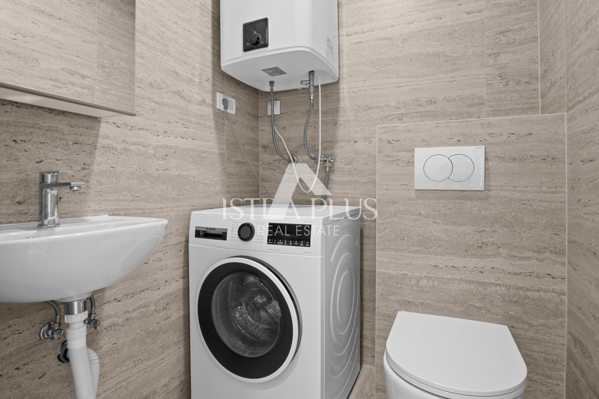 Istra, Poreč - moderna novogradnja, pol samostojna hiša v bližini centra Poreča!!