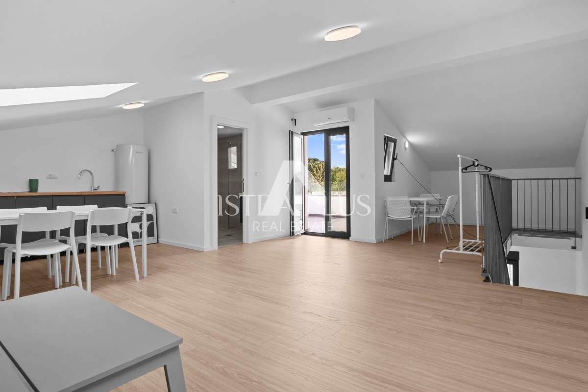 Istra, Poreč - moderna novogradnja, pol samostojna hiša v bližini centra Poreča!!