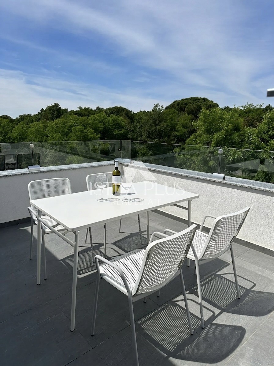 Istra, Poreč - moderna novogradnja, pol samostojna hiša v bližini centra Poreča!!