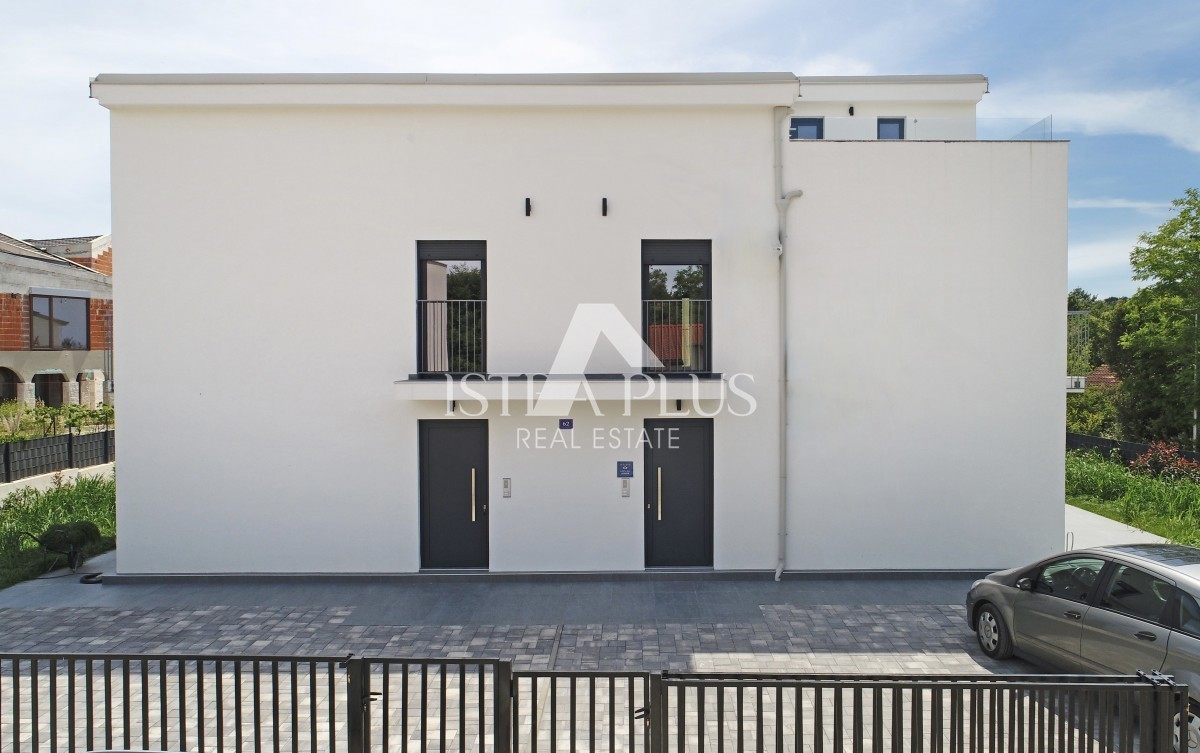 Istra, Poreč - moderna novogradnja, pol samostojna hiša v bližini centra Poreča!!