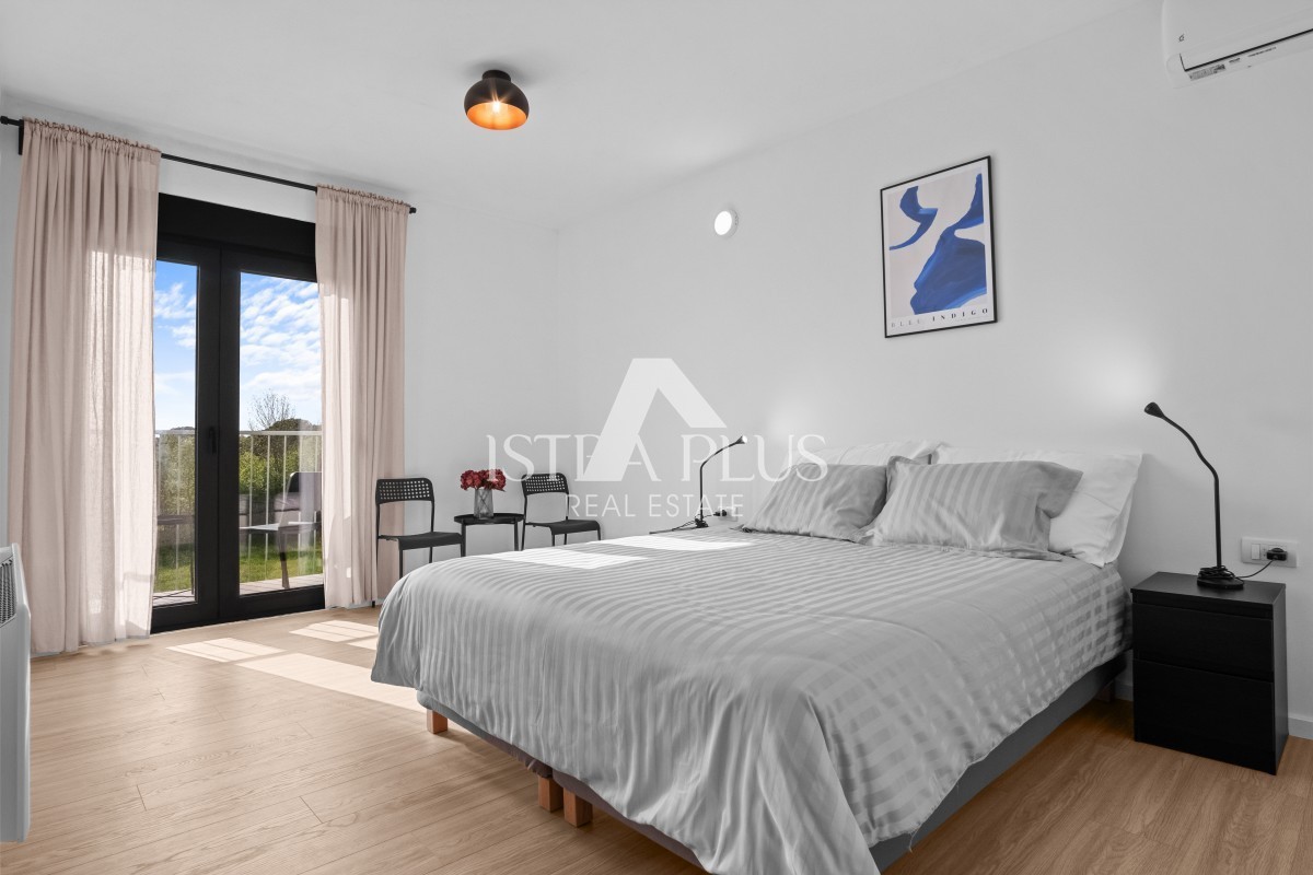 Istra, Poreč - moderna novogradnja, pol samostojna hiša v bližini centra Poreča!!