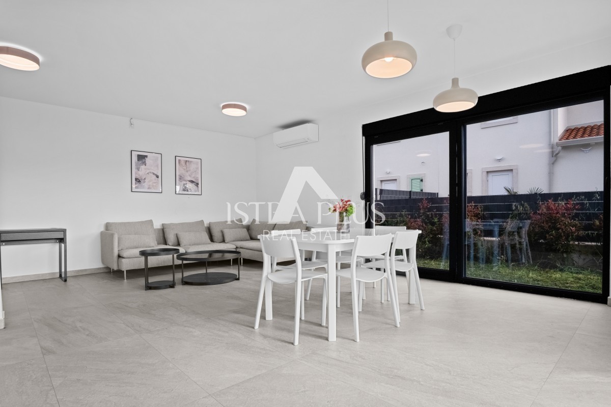 Istra, Poreč - moderna novogradnja, pol samostojna hiša v bližini centra Poreča!!