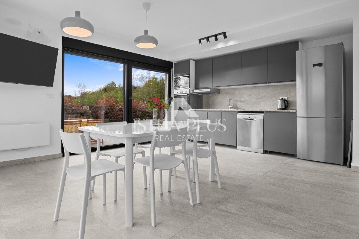 Istra, Poreč - moderna novogradnja, pol samostojna hiša v bližini centra Poreča!!