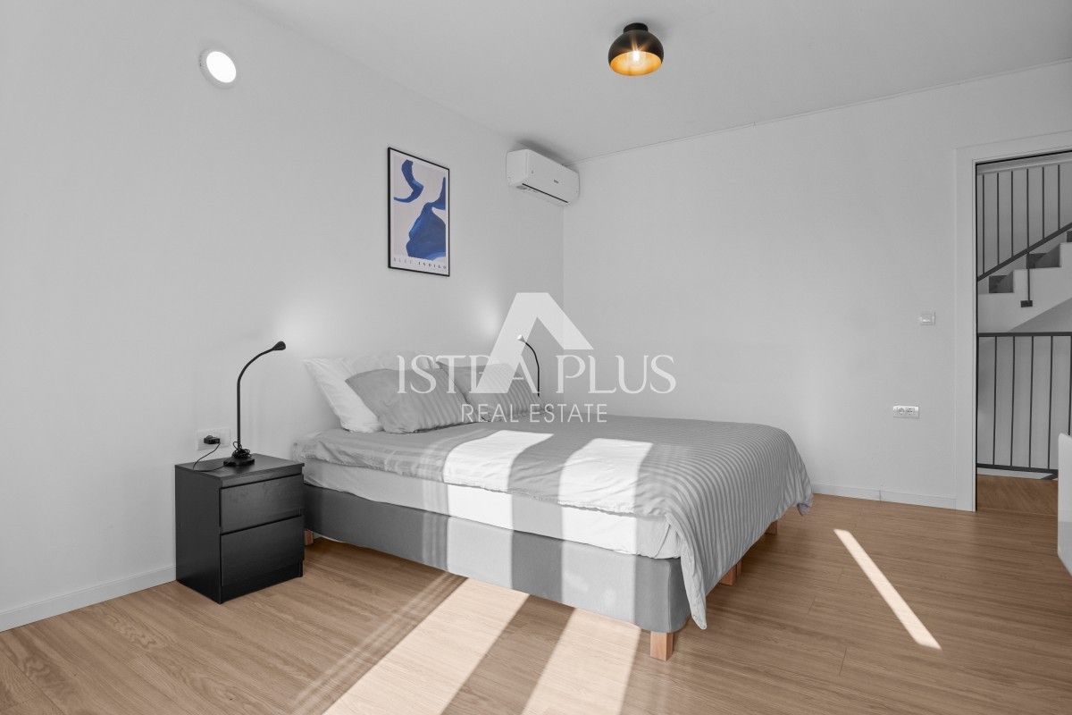 Istra, Poreč - moderna novogradnja, pol samostojna hiša v bližini centra Poreča!!