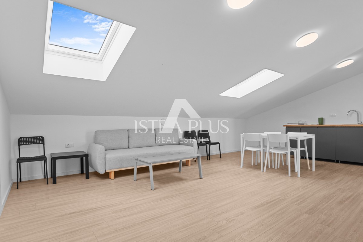 Istra, Poreč - moderna novogradnja, pol samostojna hiša v bližini centra Poreča!!