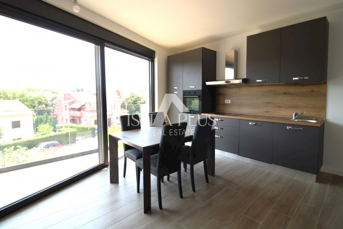 APARTMA NA ODLIČNI LOKACIJI, 400 METROV OD MORJA