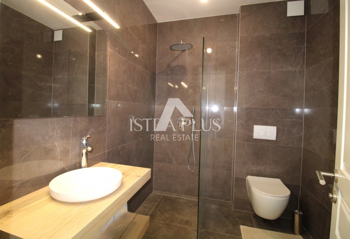 APARTMA NA ODLIČNI LOKACIJI, 400 METROV OD MORJA