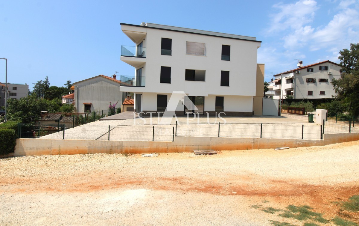 APARTMA NA ODLIČNI LOKACIJI, 400 METROV OD MORJA