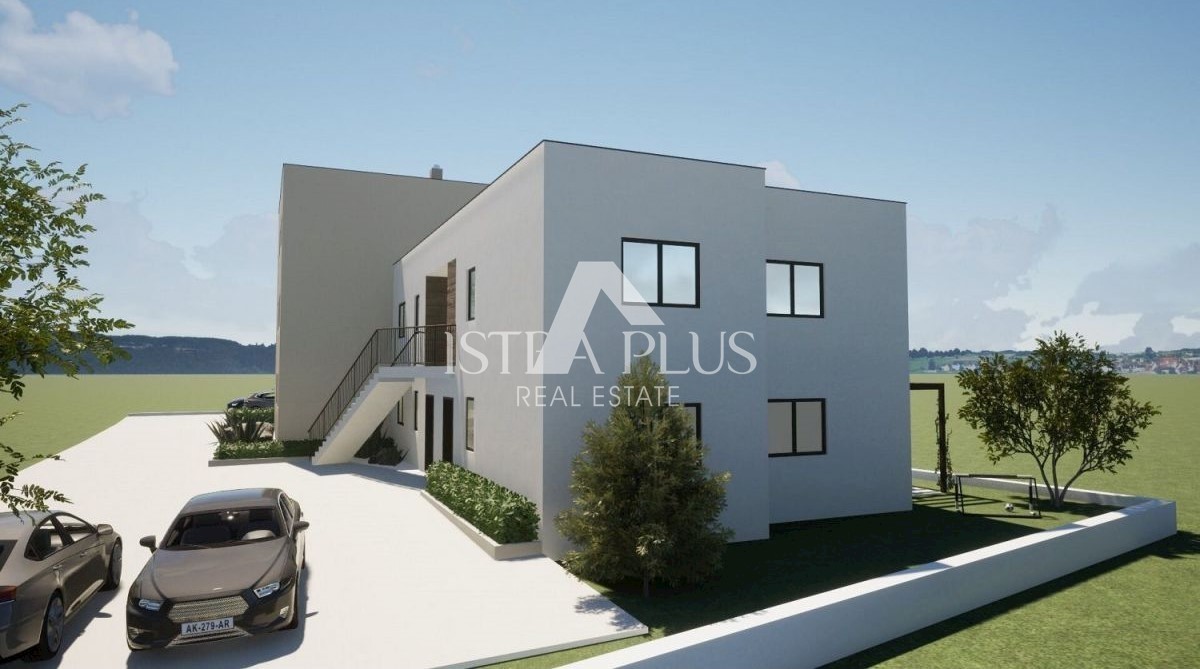 Tar - Apartma v pritličju z vrtom