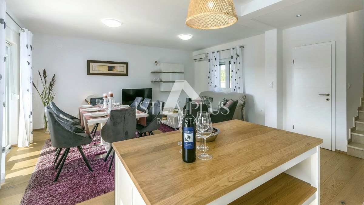 Poreč, samostojna hiša 134 m2 z bazenom