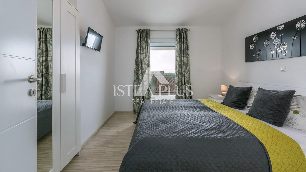 Poreč, samostojna hiša 134 m2 z bazenom
