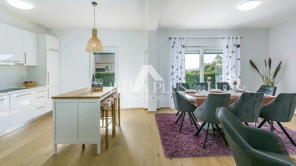 Poreč, samostojna hiša 134 m2 z bazenom