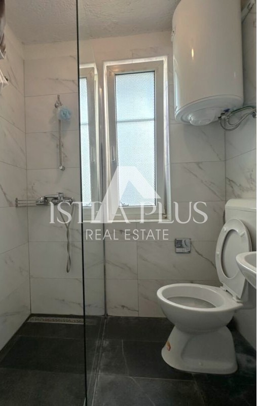 Istra, območje Poreča - enonadstropna hiša in gospodarsko poslopje na čudoviti parceli!!