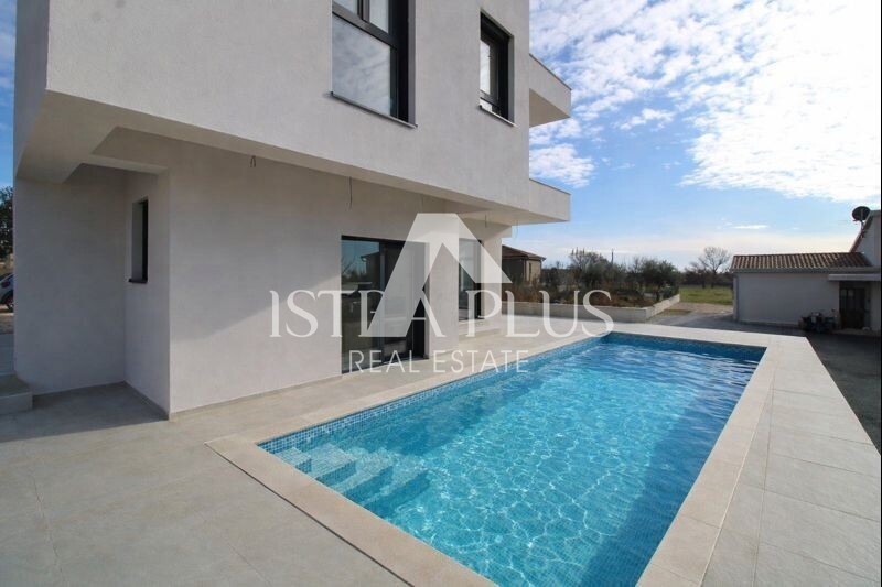 Istra, Poreč 9km od morja - Luksuzna moderna vila s panoramskim razgledom na morje in podeželje