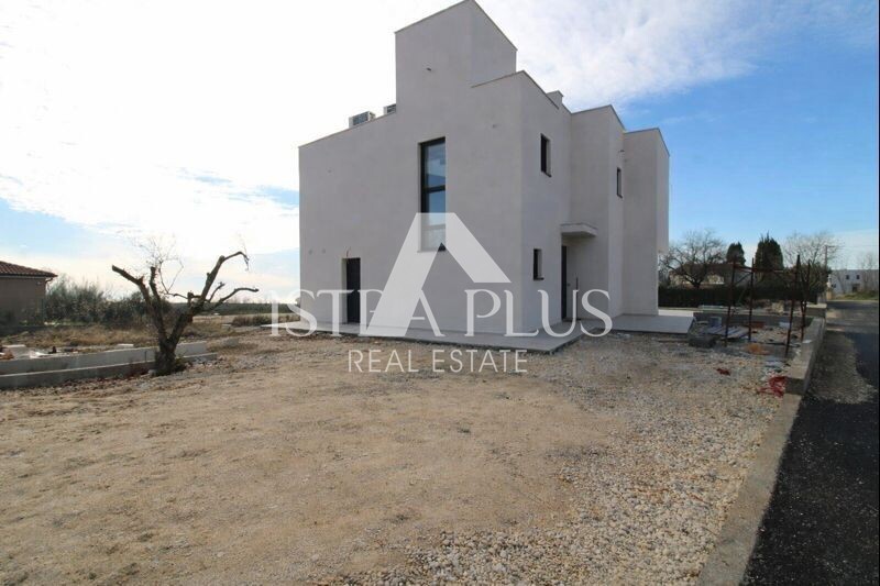 Istra, Poreč 9km od morja - Luksuzna moderna vila s panoramskim razgledom na morje in podeželje