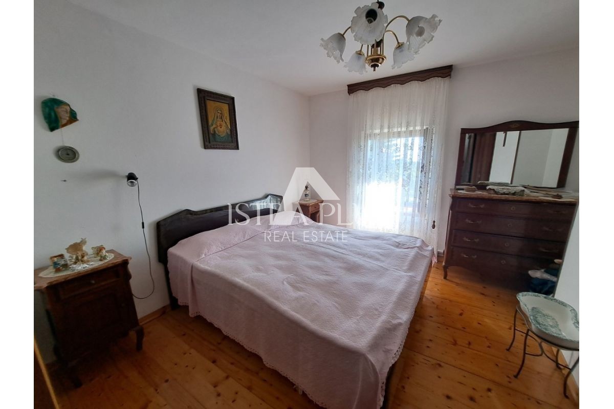 Istra, območje Oprtlja/Buja - Kamnita hiša na mirni lokaciji s čudovito veliko parcelo!