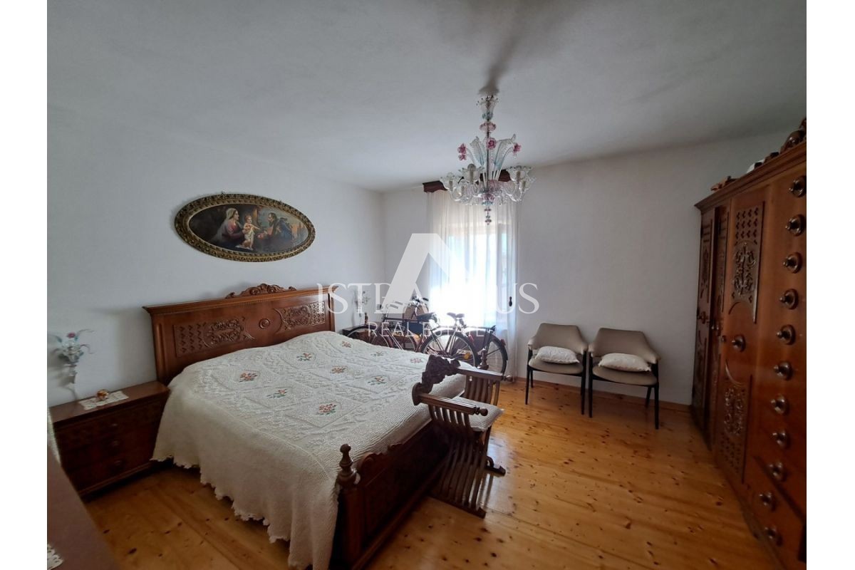 Istra, območje Oprtlja/Buja - Kamnita hiša na mirni lokaciji s čudovito veliko parcelo!