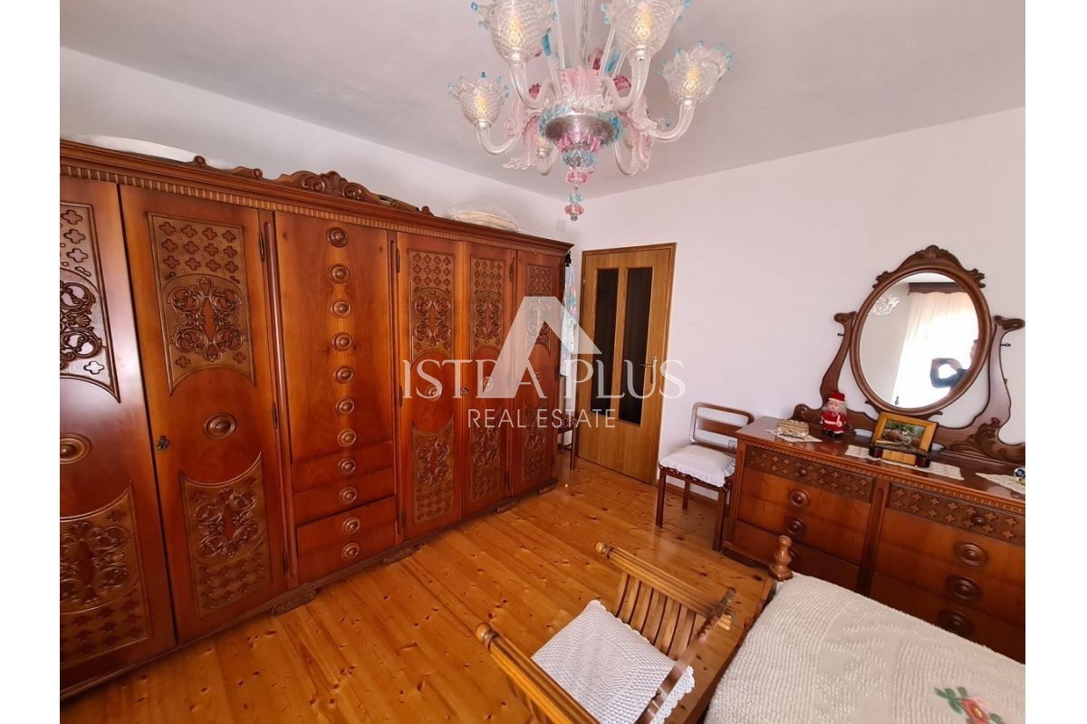 Istra, območje Oprtlja/Buja - Kamnita hiša na mirni lokaciji s čudovito veliko parcelo!