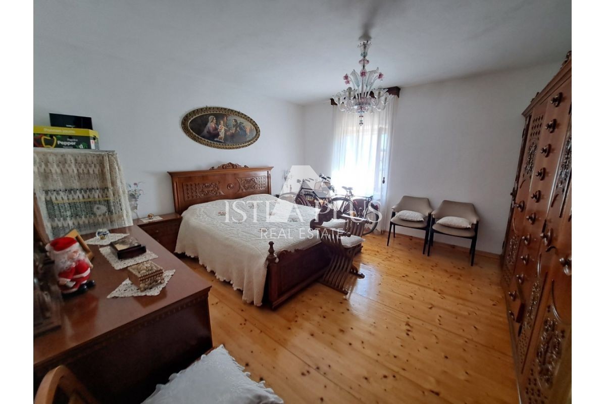 Istra, območje Oprtlja/Buja - Kamnita hiša na mirni lokaciji s čudovito veliko parcelo!