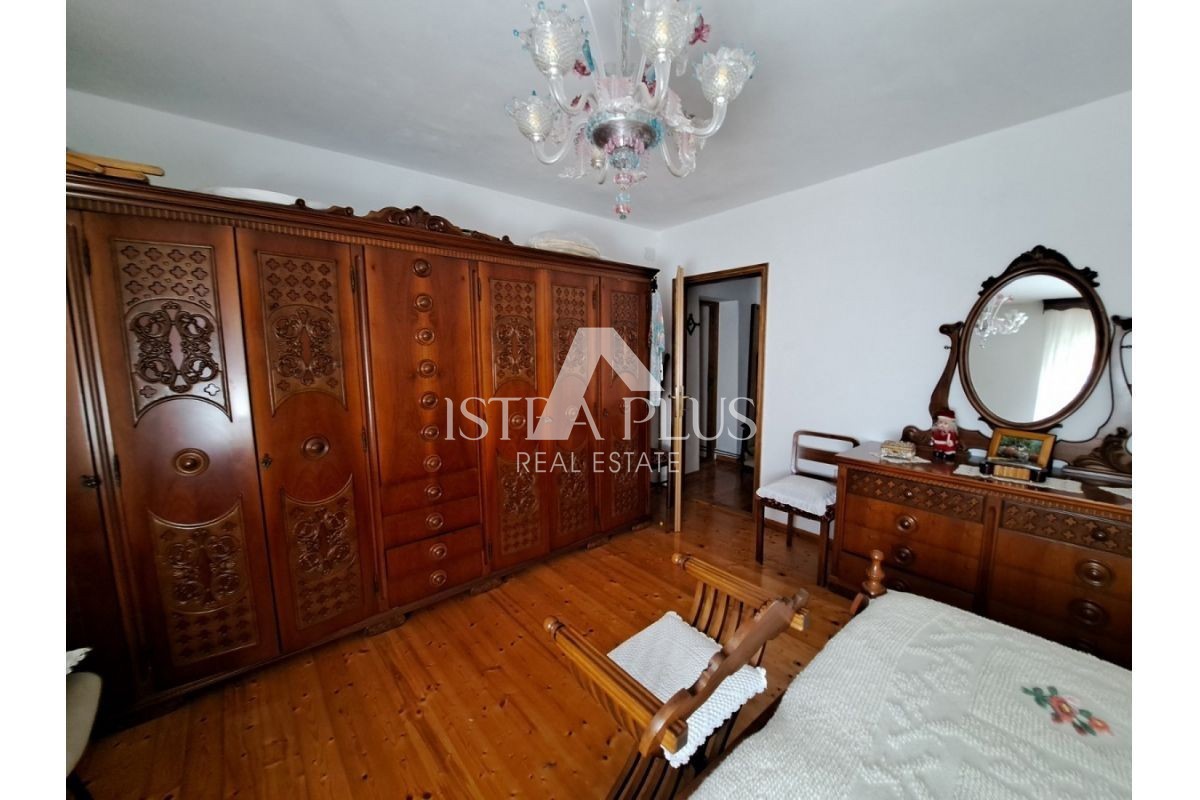 Istra, območje Oprtlja/Buja - Kamnita hiša na mirni lokaciji s čudovito veliko parcelo!