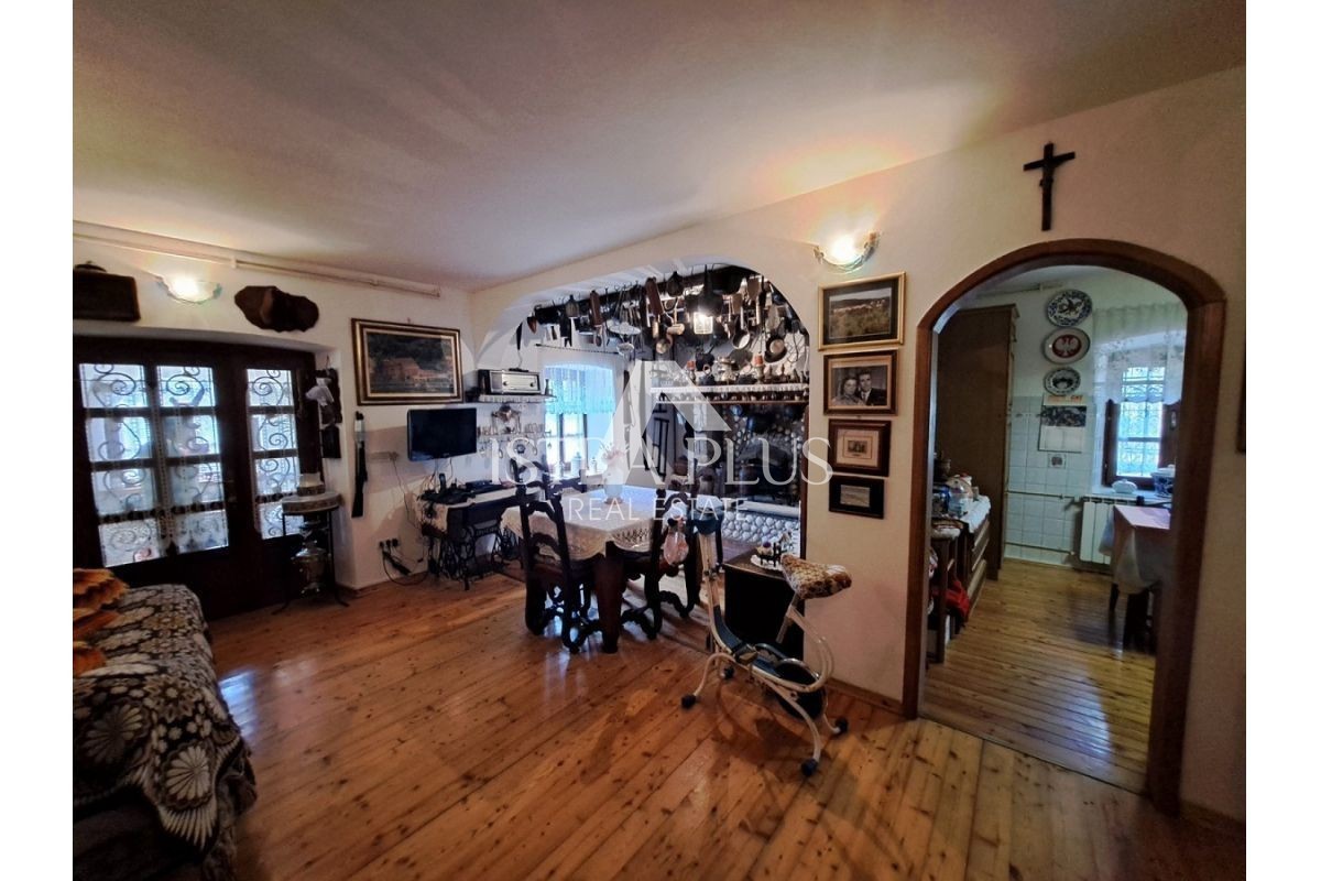 Istra, območje Oprtlja/Buja - Kamnita hiša na mirni lokaciji s čudovito veliko parcelo!