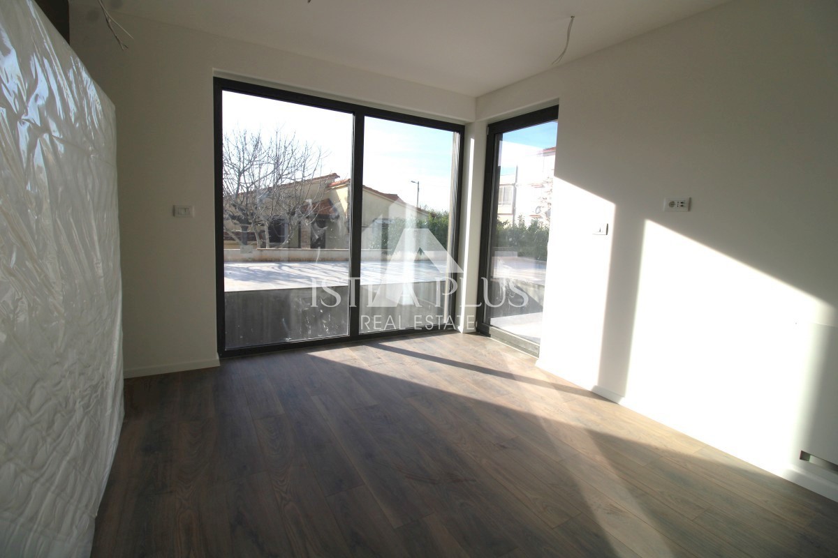 Novo stanovanje v pritličju z bazenom - okolica Poreča - Apartma A
