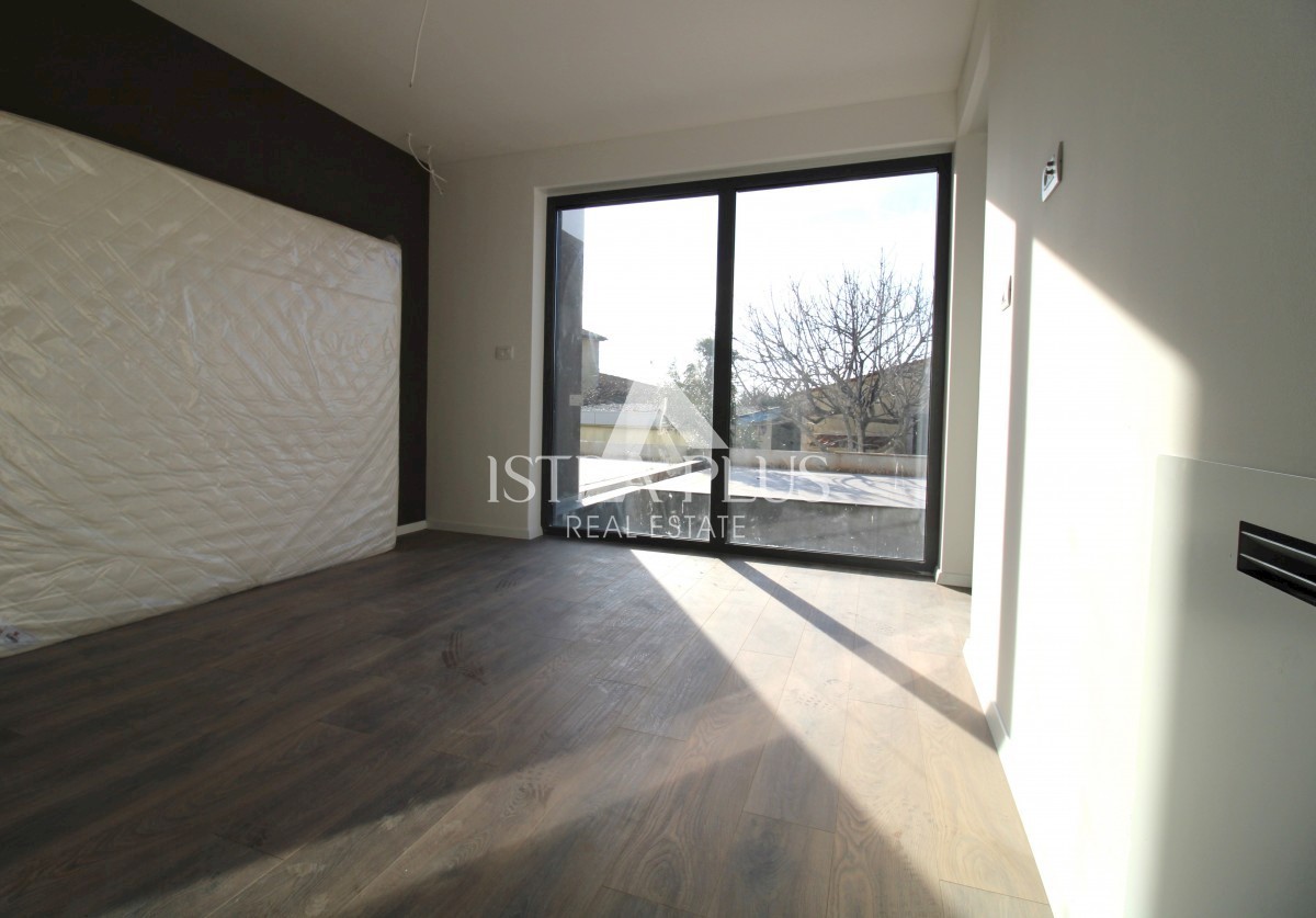 Novo stanovanje v pritličju z bazenom - okolica Poreča - Apartma A