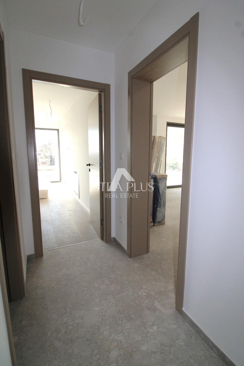 Novo stanovanje v pritličju z bazenom - okolica Poreča - Apartma A