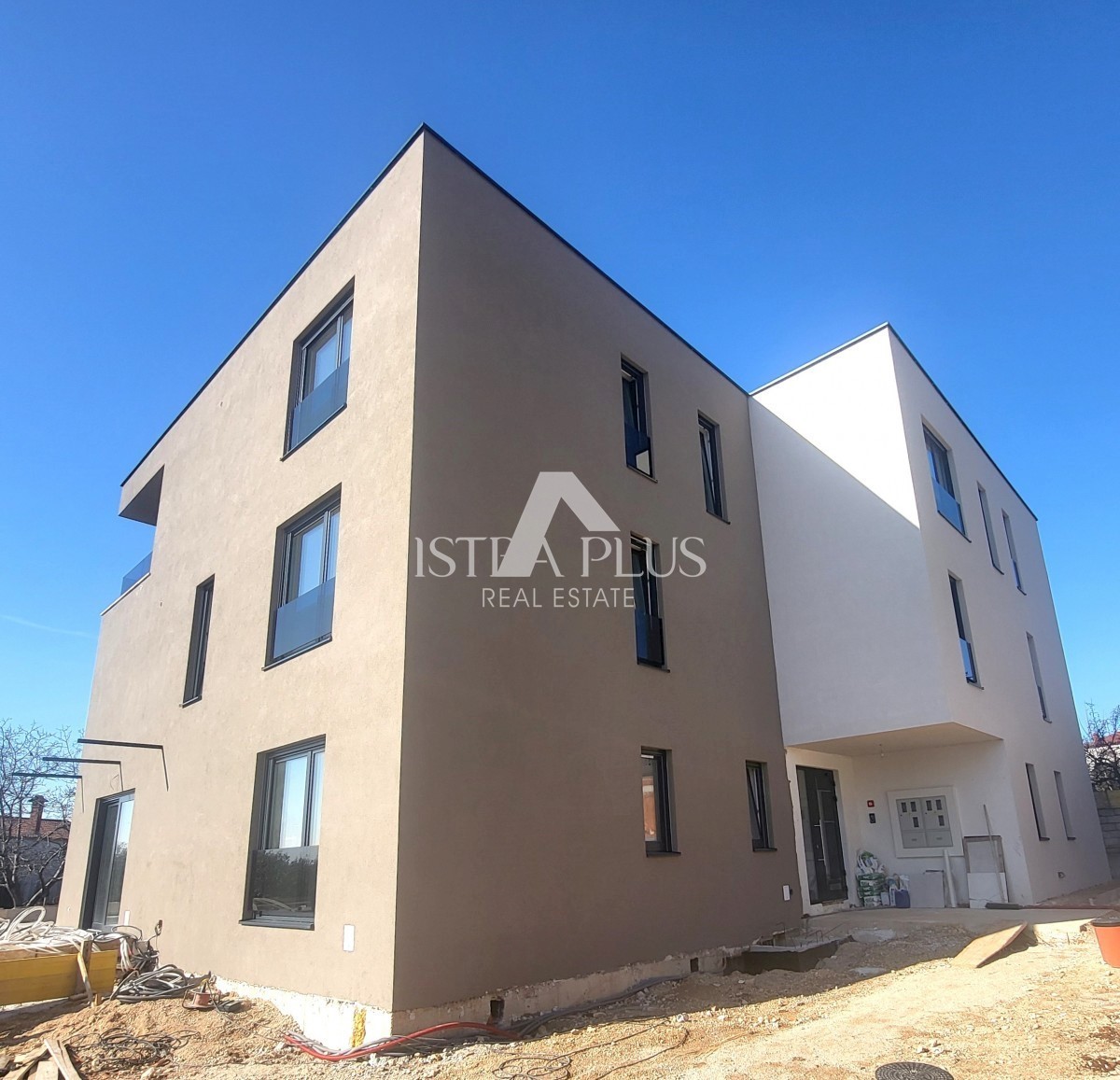 Dvonadstropni apartma s tremi spalnicami in pogledom na morje - Tar Vabriga