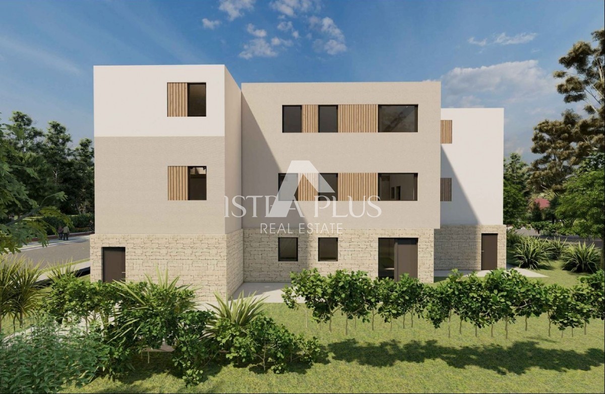 Poreč - Apartma v pritličju s tremi spalnicami, 900 m od morja