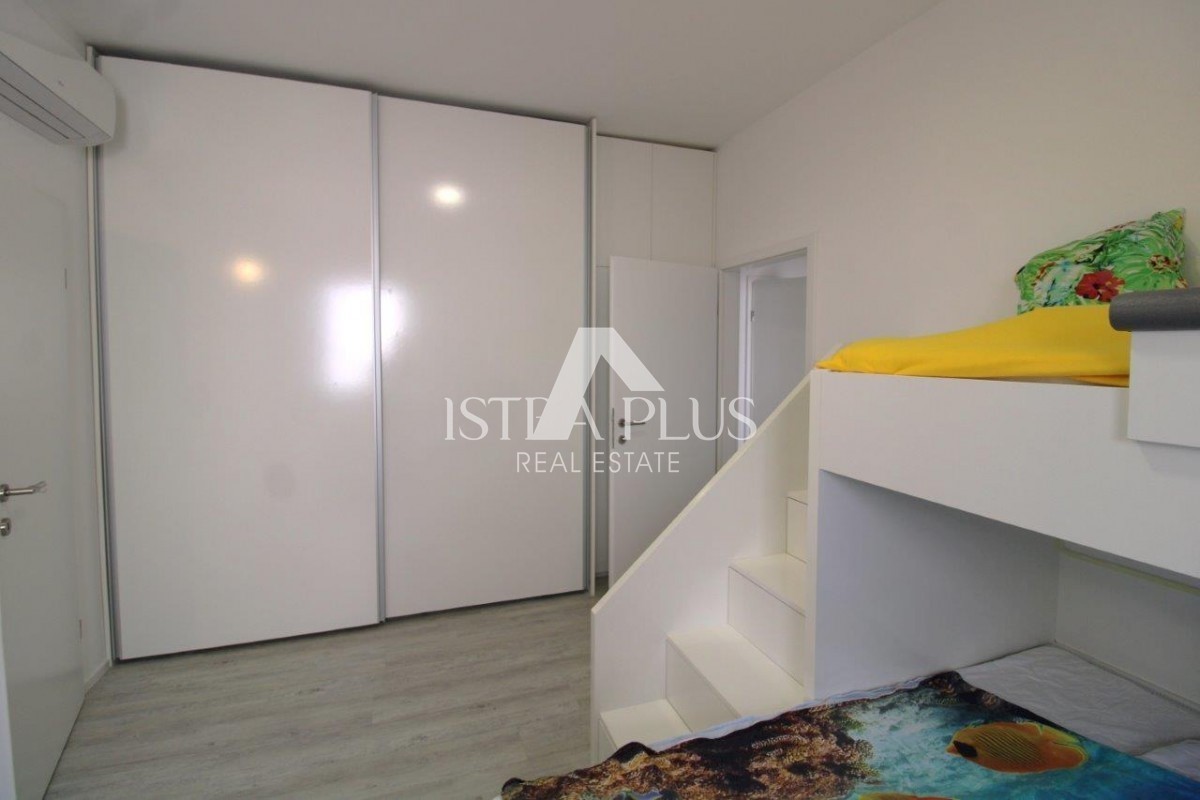 Luksuzna hiša v centru Poreča s 3 apartmaji v 3 etažah
