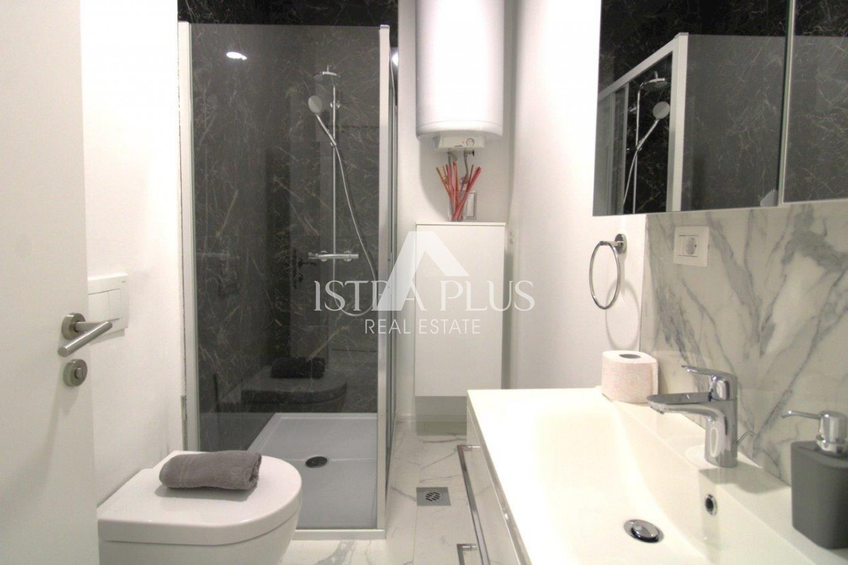 Luksuzna hiša v centru Poreča s 3 apartmaji v 3 etažah
