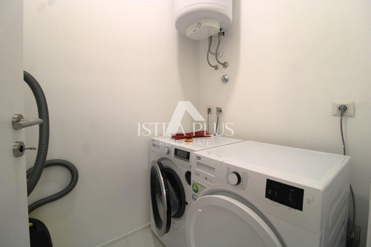 Luksuzna hiša v centru Poreča s 3 apartmaji v 3 etažah