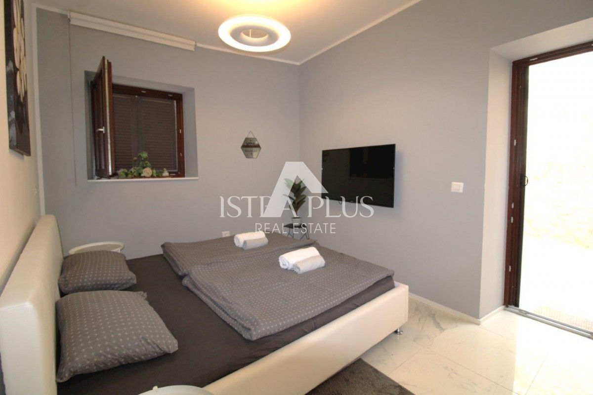 Luksuzna hiša v centru Poreča s 3 apartmaji v 3 etažah