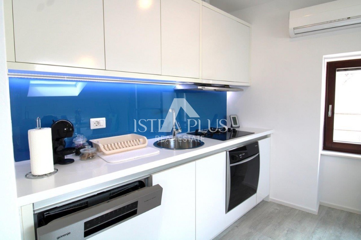Luksuzna hiša v centru Poreča s 3 apartmaji v 3 etažah