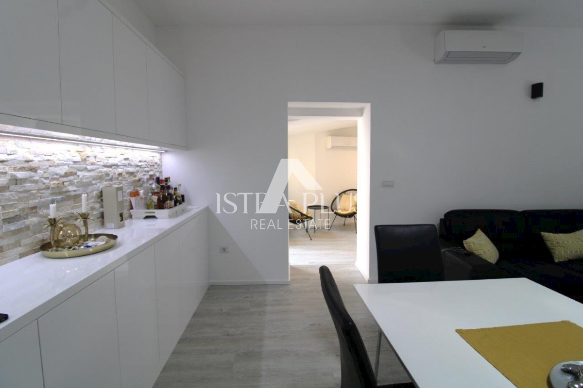 Luksuzna hiša v centru Poreča s 3 apartmaji v 3 etažah
