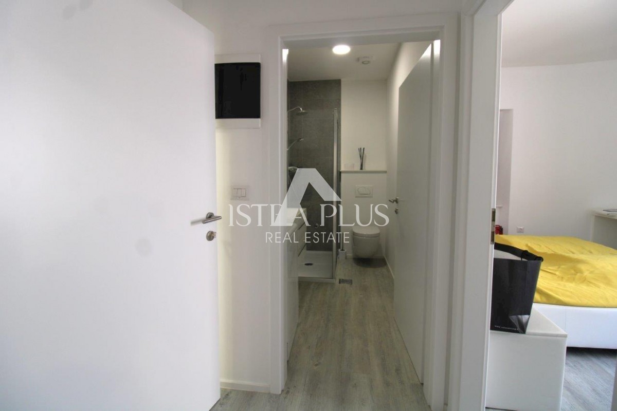 Luksuzna hiša v centru Poreča s 3 apartmaji v 3 etažah