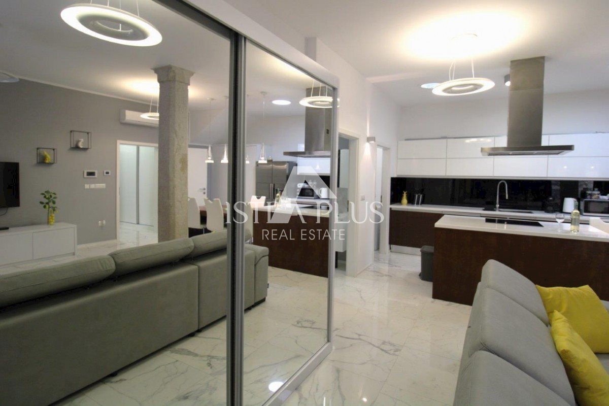 Luksuzna hiša v centru Poreča s 3 apartmaji v 3 etažah
