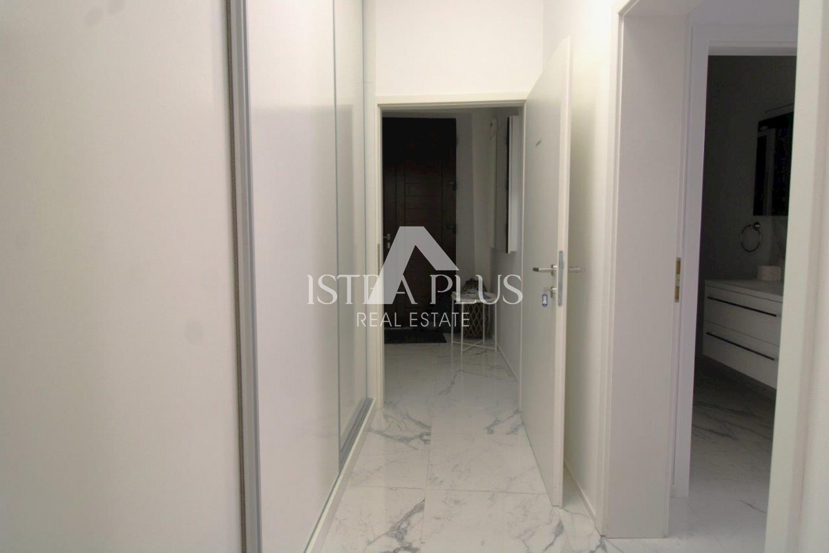 Luksuzna hiša v centru Poreča s 3 apartmaji v 3 etažah